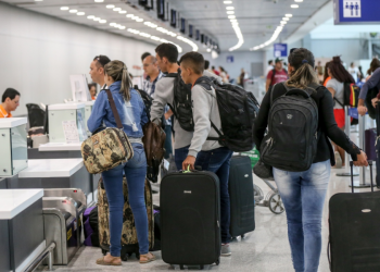Aeroporto deve ganhar checagem eletrônica de passaportes até o fim do ano