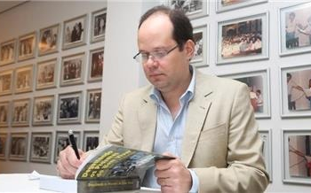 Crônicas de viagem – passeio pelo mundo, o novo livro do escritor José Fábio Bastos Santana traz turismo com informação, cultura, poesia, arte e história