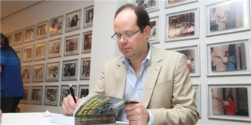 Crônicas de viagem – passeio pelo mundo, o novo livro do escritor José Fábio Bastos Santana traz turismo com informação, cultura, poesia, arte e história