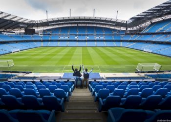 Fanáticos por futebol têm a chance de conhecer estádios e assistir partidas na Inglaterra