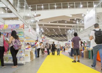 Quinto dia da XIII Bienal Internacional do Livro do Ceará terá IX Encontro Sistema Bibliotecas, debates e lançamento de 12 livros