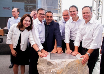 Camilo Santana participa do lançamento do complexo industrial da Diageo em Itaitinga