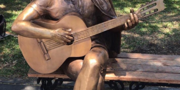 Já pensou em tirar uma foto com Belchior, em Sobral?