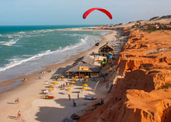 Réveillon em Canoa Quebrada tem show de Olodum e queima de fogos