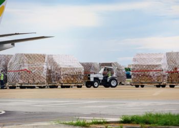 Ceará recebeu 90 toneladas de insumos hospitalares e fará teste rápido de coronavírus