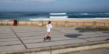França reabre praias em mais uma etapa de desconfinamento