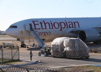 Ceará recebe 200 respiradores e material hospitalar adquiridos da China