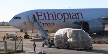 Ceará recebe 200 respiradores e material hospitalar adquiridos da China