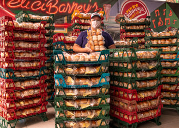 Barneys’ Burger tem campanha de doação de pães para pessoas em situação de vulnerabilidade