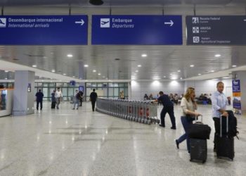 Brasil reabre fronteiras aéreas para turistas