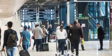 Aeroportos brasileiros vão usar selfie para embarque