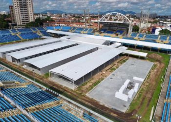 Solidariedade: Associação de Basquete Cearense homenageia profissionais da saúde