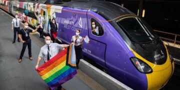 Reino Unido inaugura “Trem do Orgulho”, com 100% dos funcionários LGBTQI+