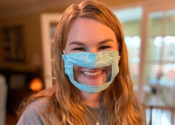 Estudante criou e doou máscaras para pessoas com deficiência auditiva