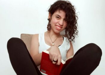 Com paralisia cerebral, Clara é sucesso no TikTok