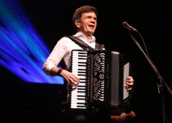 Waldonys comemora aniversário hoje (14) com show em sala de cinema