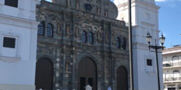 Panamá anuncia reabertura em outubro