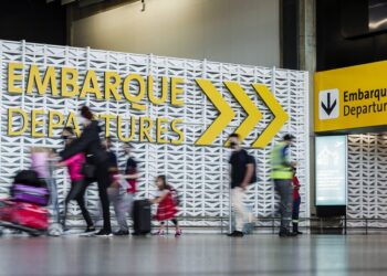 Aeroporto de SP recebe laboratório para fazer testes da Covid-19; resultados saem em 4h