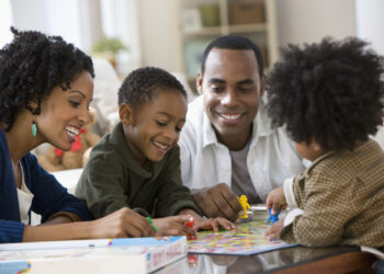 5 jogos de tabuleiro para você se divertir em família