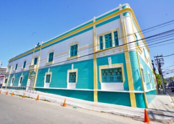 Prédio neoclássico é reformado e se torna mais um ponto turístico de Fortaleza
