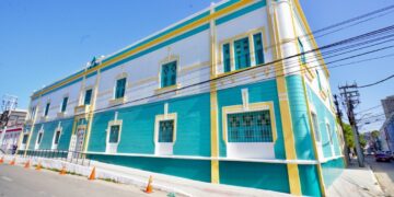 Prédio neoclássico é reformado e se torna mais um ponto turístico de Fortaleza