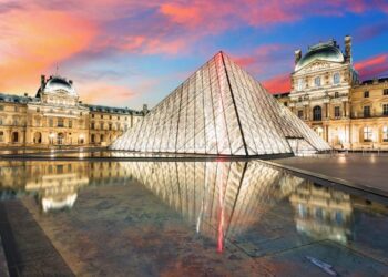 Faça um tour pelo Louvre dentro de casa