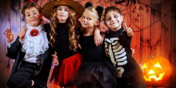 Veja como transformar roupas infantis em fantasias de Halloween