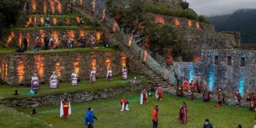 Machu Picchu reabre para turismo