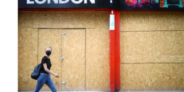 Reino Unido prepara 42 centros de vacinação da Covid-19