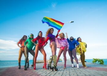 Teatro Dragão do Mar reabrirá com show do coletivo As Travestidas