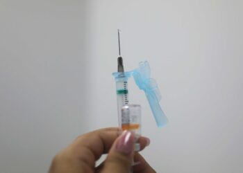 Prefeitura de Fortaleza amplia número de equipes para otimizar vacinação de idosos acima de 75 anos contra Covid-19