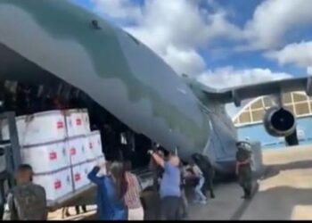 Camilo Santana e Sarto Nogueira acompanham despacho das vacinas para o Ceará – Vacinação tem início hoje (18)