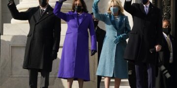 Joe Biden e Kamala Harris tomam posse nos EUA