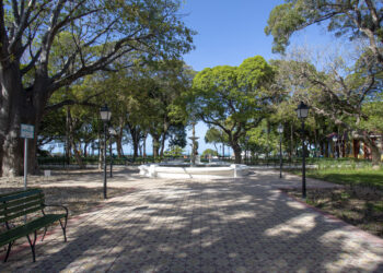 Passeio Público atrai frequentadores com programação cultural, gastronomia e segurança