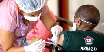 Fortaleza ultrapassa 100 mil pessoas vacinadas contra a Covid-19