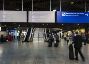 Viajantes de áreas com nova cepa da Covid-19 devem fazer quarentena quando chegarem no CE, recomenda Governo