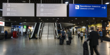 Viajantes de áreas com nova cepa da Covid-19 devem fazer quarentena quando chegarem no CE, recomenda Governo