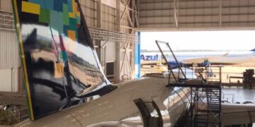 A bordo e com internet: Azul entrega primeiro avião com wi-fi da empresa