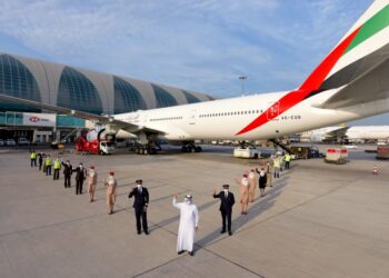 Emirates realiza primeiro voo com toda linha de frente vacinada