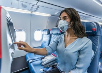 Anvisa proíbe alguns tipos de máscaras nos voos nacionais – saiba quais são elas