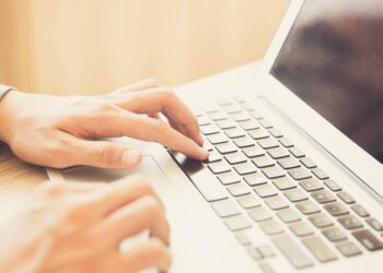 Profissionais de turismo podem fazer curso gratuito de Libras em nova parceria do MTur