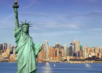 Americanos podem viajar com segurança se estiverem vacinados, diz Governo dos EUA