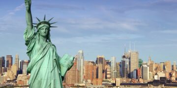 Americanos podem viajar com segurança se estiverem vacinados, diz Governo dos EUA