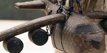 Com saudade de voar? Louis Vuitton cria bolsa com formato de avião