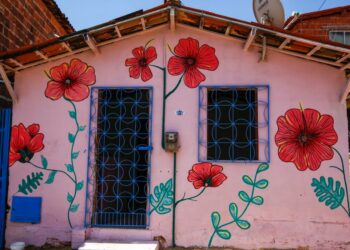 Canoa de Cores: conheça o projeto que colore um dos cartões postais mais famosos do Ceará