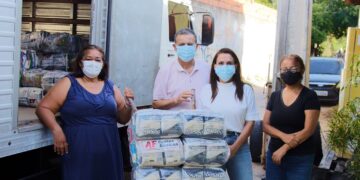 Projeto ‘Adote uma Família’ doa as primeiras cestas básicas as comunidades