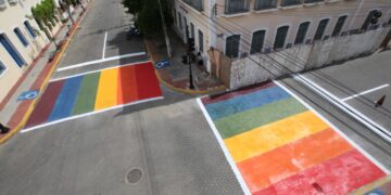 Sobral lança faixa de pedestre com as cores do arco-íris em parceria com Mães pela Diversidade e T-Shirt in Box