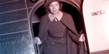 Hoje é o Dia do Comissário de Bordo; você sabe quem foi a primeira pessoa a exercer esse ofício?