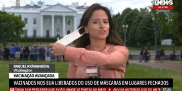 Repórter da GloboNews nos EUA, que foi vacinada, tira máscara ao vivo em programa