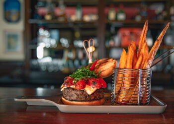 Dia Mundial do Hambúrguer: Chefs ensinam 3 receitas fáceis para fazer em casa